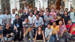 grupo-de-alunos-66181316.jpg